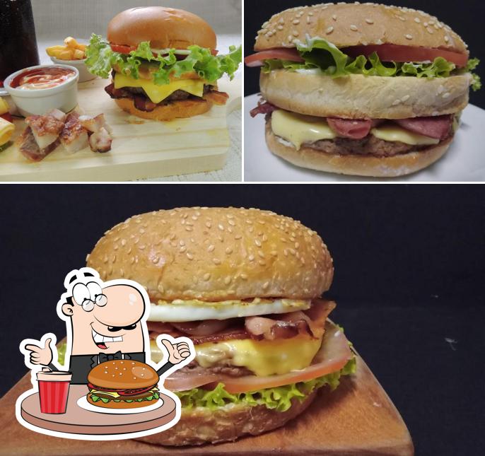 Consiga um hambúrguer no Lanchonete Julião lanches, Açaí e hamburguer