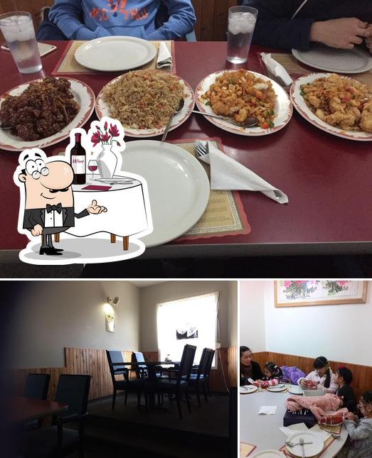Mira las imágenes donde puedes ver comedor y interior en New Asia Chinese Food Restaurant