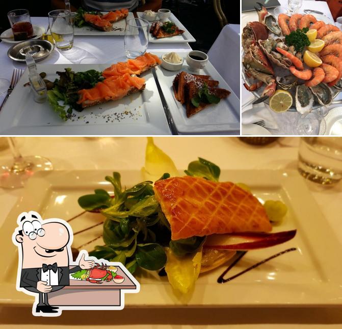 The visitors of Café du Centre can taste different seafood meals