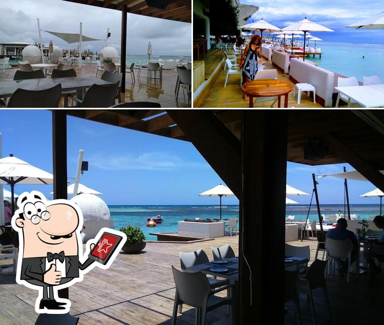 Mire esta imagen de Pelicano Beach Club Restaurant