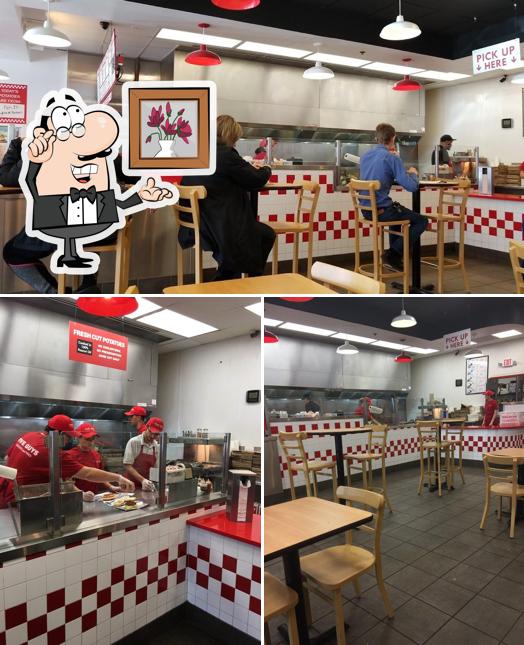 El interior de Five Guys