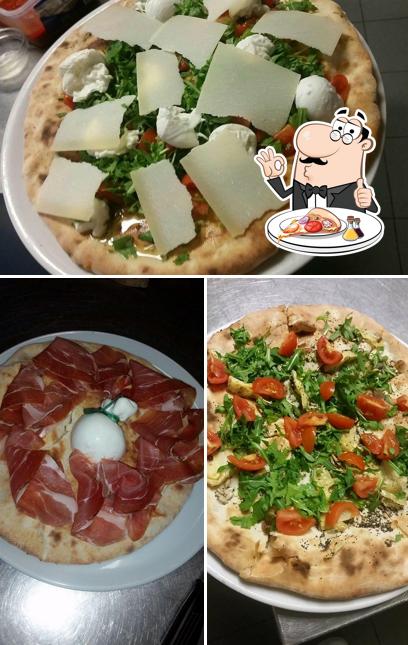 Scegli una pizza a Trattoria pizzeria La Speranza