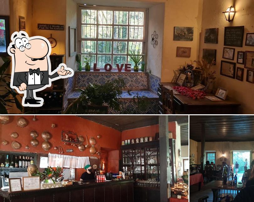 Entre diferentes coisas, interior e mesa de jantar podem ser encontrados no Restaurante Os Esquilos