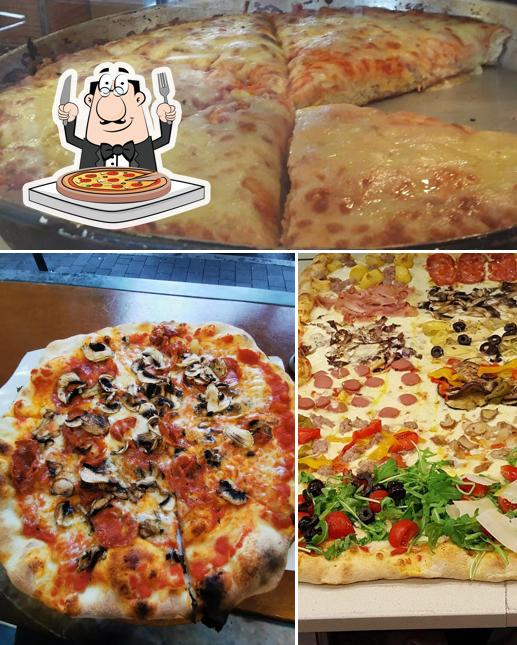 Get pizza at Pizzeria Da Daniele