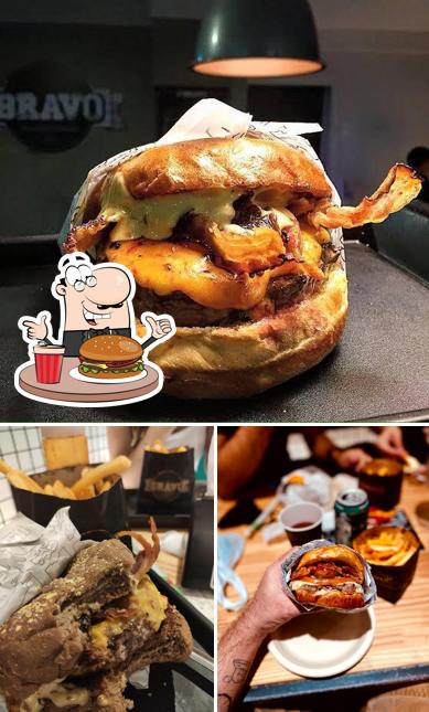 Delicie-se com um hambúrguer no BRAVO Burger & Beer - Shopping da Bahia