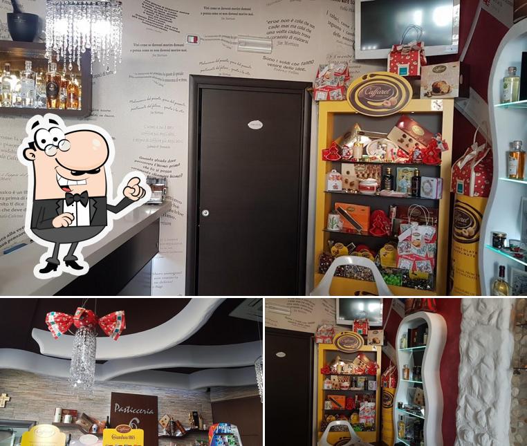 Siediti a un tavolo di Gaudí Cafè