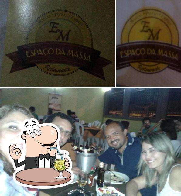 A imagem a Espaço da Massa’s bebida e balcão de bar