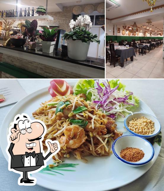 Это снимок, где изображены внутреннее оформление и еда в THAI THAI AUTENTICA CUCINA THAILANDESE