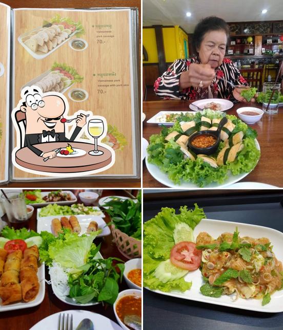 Food at ร้าน วินนา VIN NA อาหารเวียดนาม (แดง แหนมเนือง อ.ศรีเชียงใหม่)