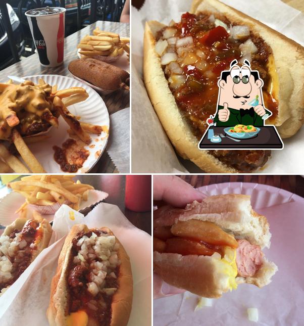 Еда в "Arbetter's Hot Dogs"