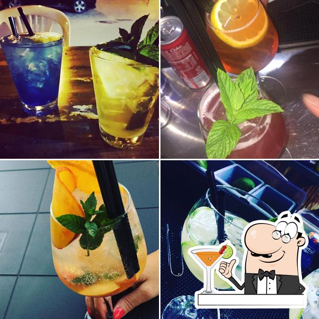 Prenditi un drink dal menu