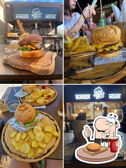 Ordina un hamburger a Bonaca burger house