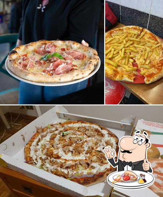 Scegli una pizza a Pizzeria Santa Maria