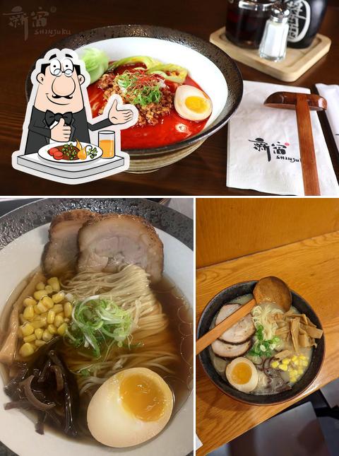 Еда в "Shinjuku Ramen"