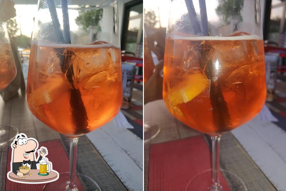 Puoi prenderti un rinfrescante bicchiere di birra chiara o scura