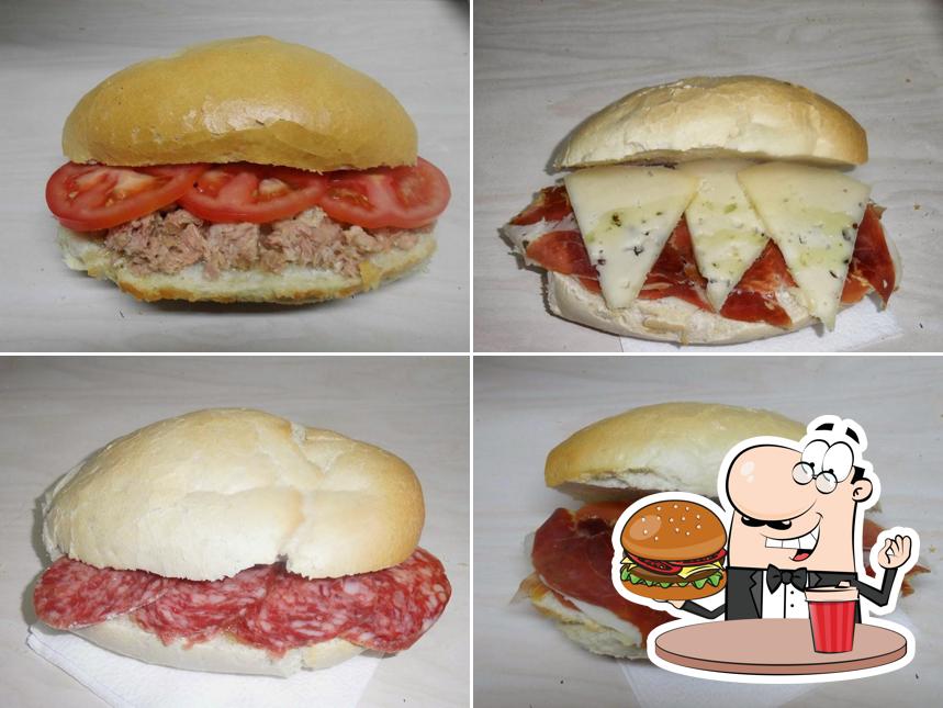 Tómate una hamburguesa en Café Bar " Via de la Plata "