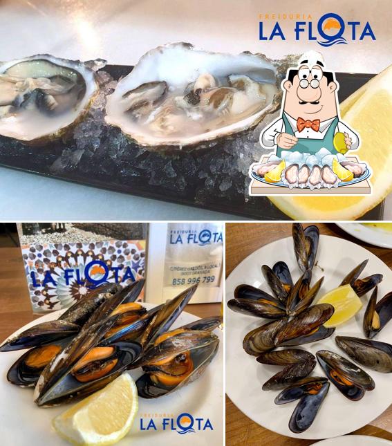 Закажите блюда с морепродуктами в "Freiduría La Flota"