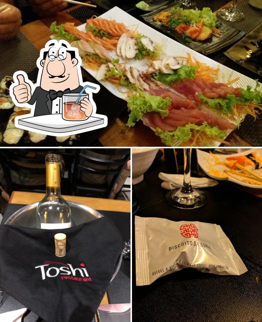 Entre diversos coisas, bebida e comida podem ser encontrados no Toshi delivery