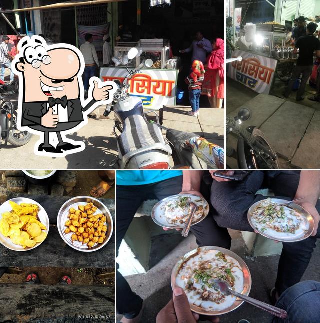 Famous Parasia Chaat Center