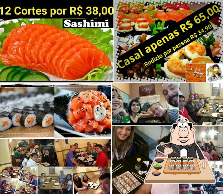 Rolos de sushi são servidos no Vintage Sushi Bar