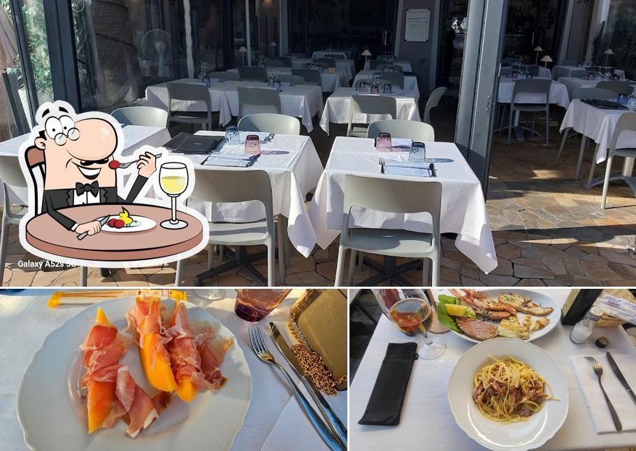 La immagine di cibo e interni da Taverna Azzurra