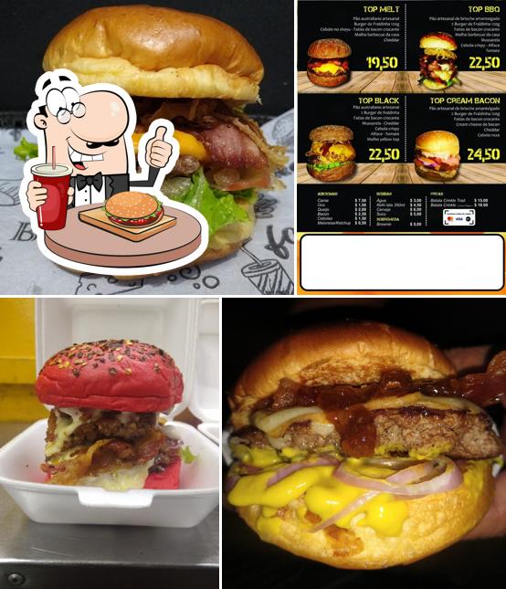 Deguste um dos hambúrgueres oferecidos no Top Burger