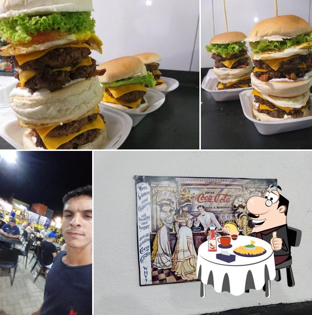 Delicie-se com um hambúrguer no HAMBURGUERIA DE DIOS DELIVERY