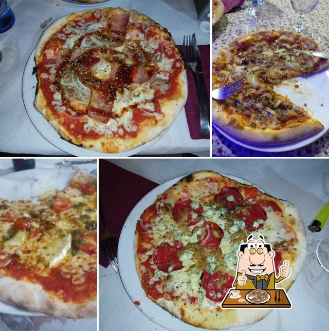 Order pizza at Restaurante Pizzeria Piccolina