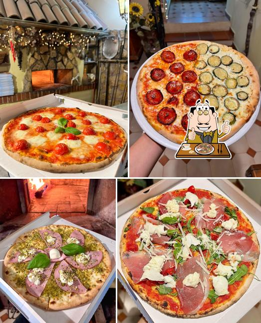 Scegli una pizza a Pizzeria "La Capistrellana"