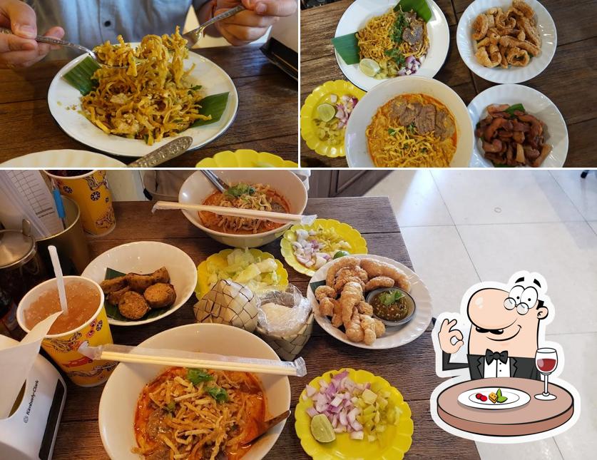 Еда в "Ongtong Khaosoi Ari Branch"