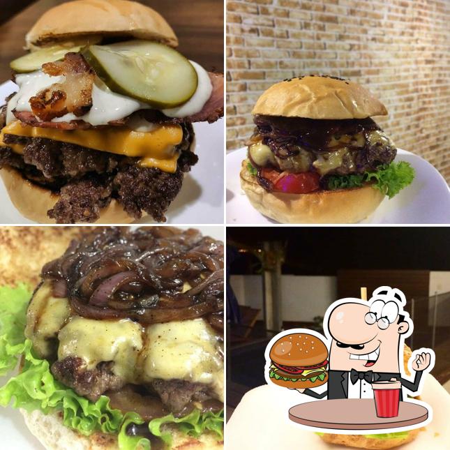 Deguste um dos hambúrgueres servidos no Mustache Hamburgueria