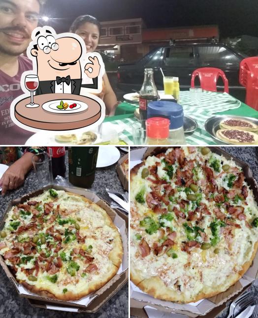 A Don Raffaele pizzaria se destaca pelo comida e mesa de jantar