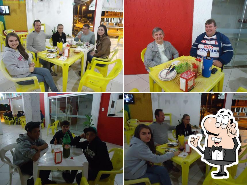 O interior do Califa Lanches