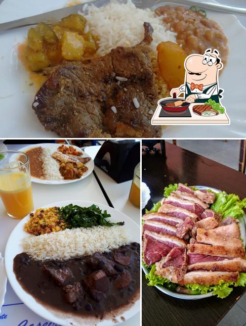 Попробуйте блюда из мяса в "Restaurante Sabor Caseiro Jd. do Paço"