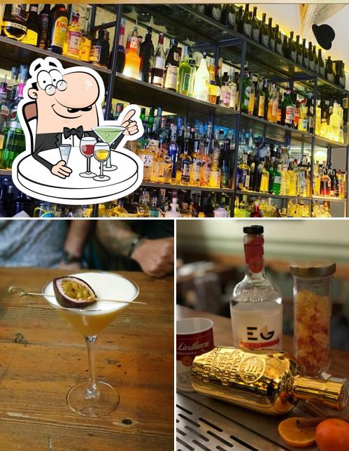 Prova un drink o cocktail alcolico dal menu