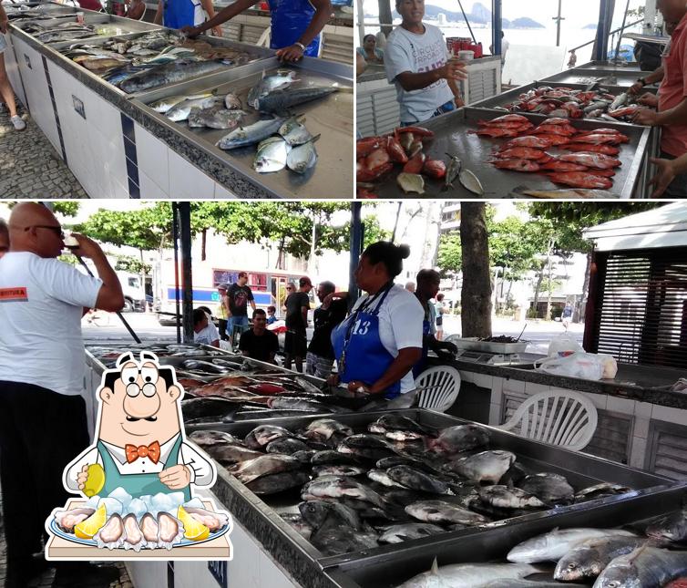 Peça diferentes refeições de frutos do mar disponíveis no Peixaria Z13