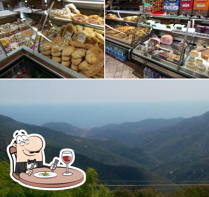 La cibo e esterno del ristorante