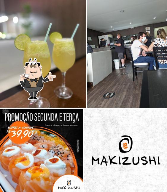 Desfrute de um drinque no Makizushi Sushi Bar