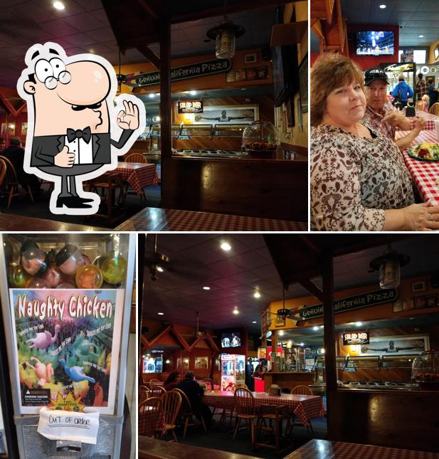 Straw Hat Pizza in Exeter Restaurant menu and reviews