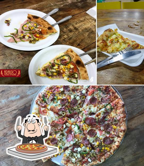 Experimente pizza no Araújo Panificadora Lanchonete E Pizzaria 24H