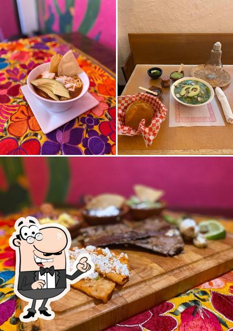 La photo de la intérieur et nourriture de La Chalupa "Mexicain Restaurant"’s