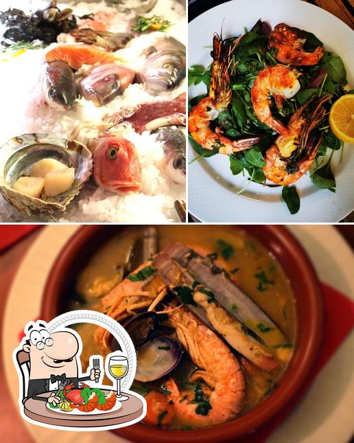 Order seafood at Lesendro