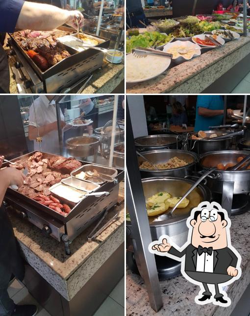 Sente em uma das mesas no Etruria Restaurante