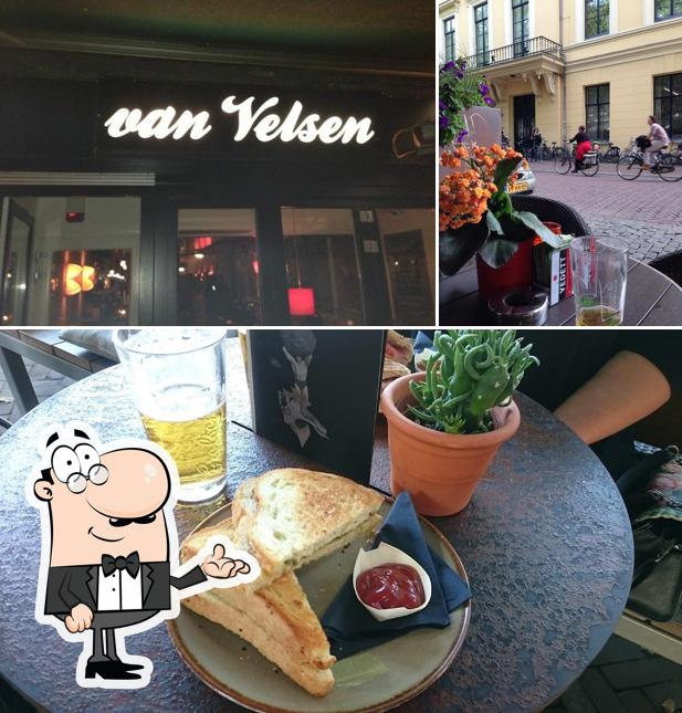 Parmi les diverses choses de la intérieur et la extérieur, une personne peut trouver sur Cafe van Velsen