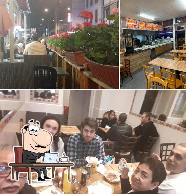 Siediti a un tavolo di Pacha Kebab