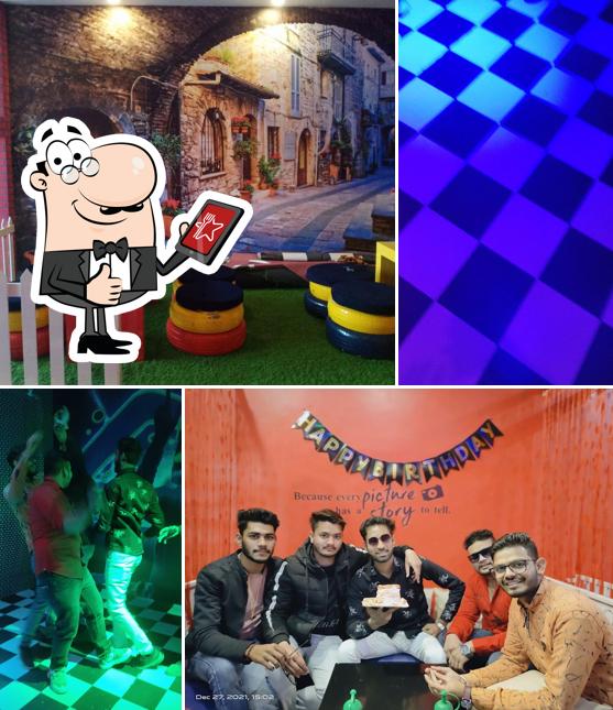 D2 lounge and restaurants