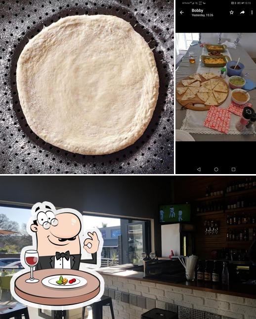 L’image de la nourriture et intérieur de Angelo's Pizzeria’s