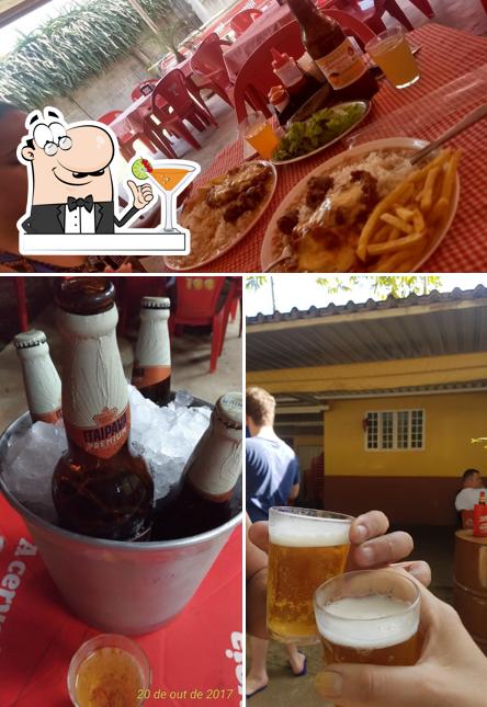 В Emporio Do Chicó есть напитки, еда и многое другое