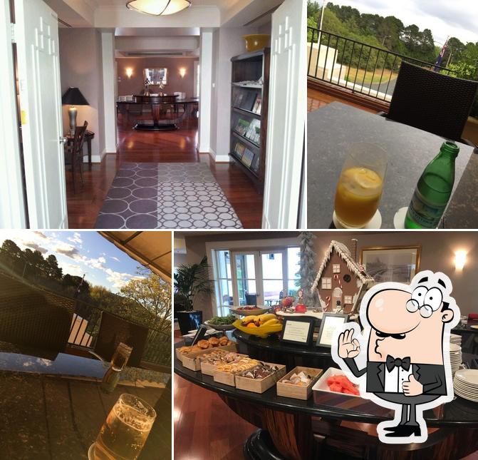 Ambassador Lounge in Yarralumla