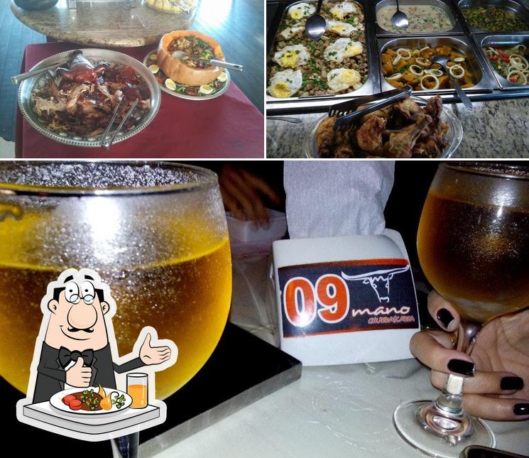 Confira a imagem apresentando comida e cerveja a Mano Churrascaria